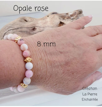 Bracelet en Opale rose , perles 8 mm , finitions dorées .