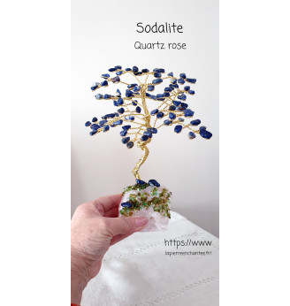 Arbre de vie en Sodalite sur un socle en Quartz rose brut.
