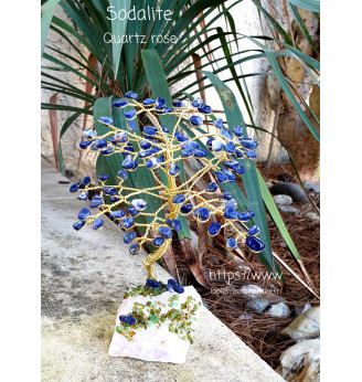 Arbre de vie en Sodalite sur un socle en Quartz rose brut.