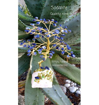 Arbre de vie en Sodalite sur un socle en Quartz rose brut.