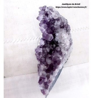 Améthyste, druse cristallisée du Brésil.