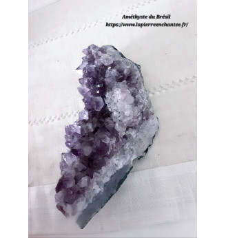 Améthyste, druse cristallisée du Brésil.