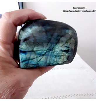 Labradorite forme libre à poser – Reflets bleus et verts, protection et énergie