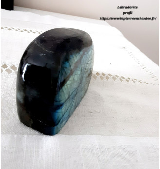Labradorite forme libre à poser – Reflets bleus et verts, protection et énergie
