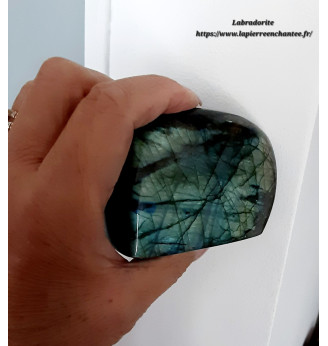 Labradorite forme libre à poser – Reflets bleus et verts, protection et énergie