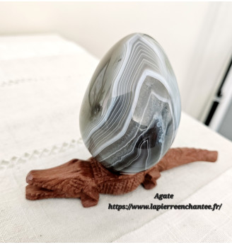 Agate  œuf ,taille moyenne .