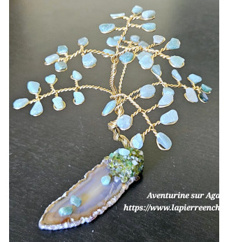 Arbre de vie en Aventurine sur tranche d'agate naturelle.