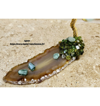 Arbre de vie en Aventurine sur tranche d'agate naturelle.