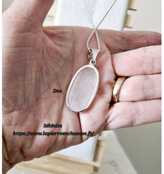 Pendentif en Sélénite, finitions argentées.