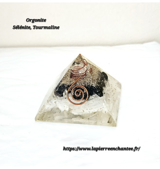 Orgonite en Sélénite et Tourmaline noire.