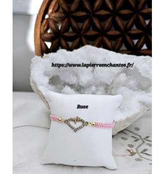 Bracelets en macramé réglables et cœurs en strass .