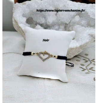 Bracelets en macramé réglables et cœurs en strass .