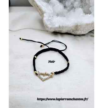 Bracelets en macramé réglables et cœurs en strass .