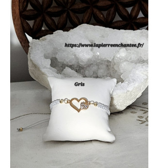 Bracelets ajustable en macramé et cœur en strass .