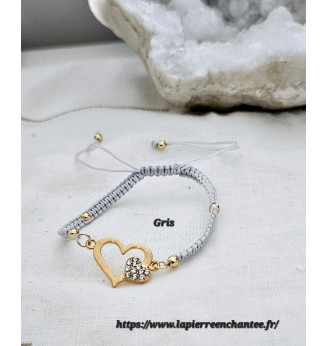 Bracelets ajustable en macramé et cœur en strass .