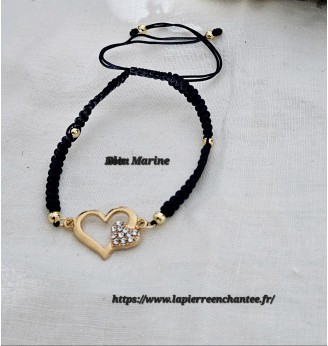 Bracelets ajustable en macramé et cœur en strass .