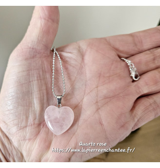 Pendentif en Quartz rose forme cœur.