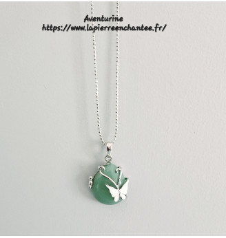 Pendentif en Aventurine motif argenté Papillon .