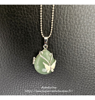 Pendentif en Aventurine motif argenté Papillon .