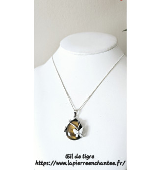 Pendentif en Œil de Tigre et son papillon .