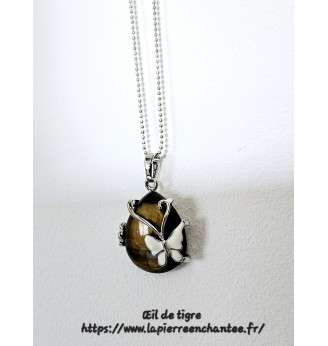 Pendentif en Œil de Tigre et son papillon .