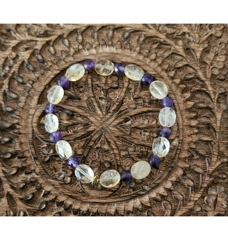 Bracelet en Citrine et Améthyste, bijou bien-être aux finitions dorées.