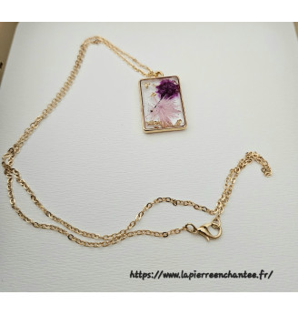 Pendentif en résine avec fleurs séchées roses – Bijou élégant femme