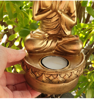 Bouddha doré en résine et sa bougie
