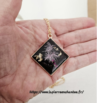 Pendentif en résine cristal – forme carrée 4×4 cm