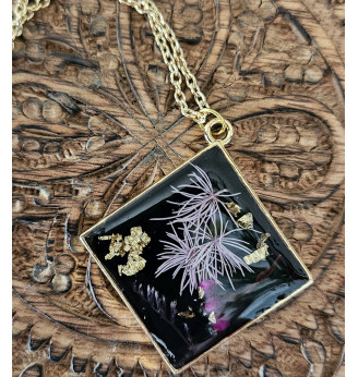 Pendentif en résine cristal – forme carrée 4×4 cm