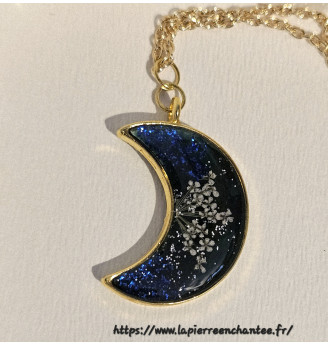 Pendentif  en résine cristal , lune bleu nuit, paillettes et fleur séchée – Chaîne dorée incluse