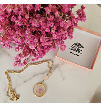 Pendentif en résine fleurs séchées  naturelles et Quartz rose .