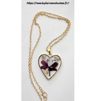 Pendentif  en résine cristal, coeur et fleurs séchées rouges