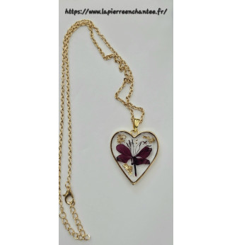 Pendentif  en résine cristal, coeur et fleurs séchées rouges