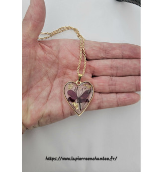 Pendentif  en résine cristal, coeur et fleurs séchées rouges