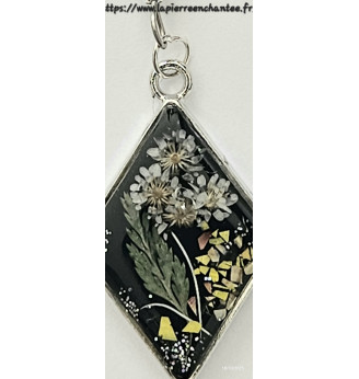 Pendentif en résine forme losange , fleurs blanches et jaunes, Cristal de roche et Hématite