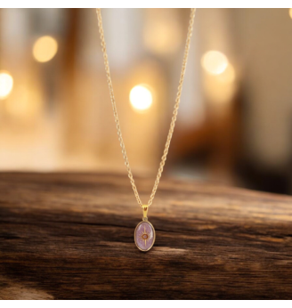 Ensemble Étoile Céleste – Pendentif ovale doré et boucles d’oreilles longues en résine mauve rosé