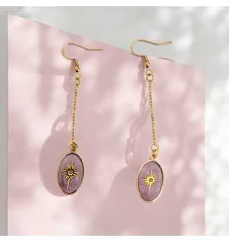 Ensemble Étoile Céleste – Pendentif ovale doré et boucles d’oreilles longues en résine mauve rosé