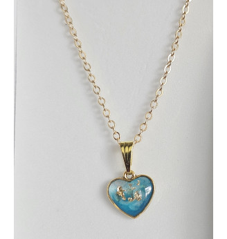 Pendentif en résine vitrail , coeur turquoise – Finitions dorées avec chaîne assortie .