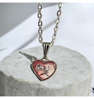 Pendentif  en Résine Vitrail , cœur Vieux Rose – Feuilles d’Argent, Finitions et Chaîne Argentées