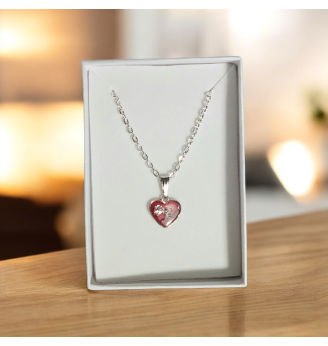 Pendentif  en Résine Vitrail , cœur Vieux Rose – Feuilles d’Argent, Finitions et Chaîne Argentées