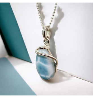 Pendentif en Larimar Sertissage Argent à Volute , élégance Bleu Lagon