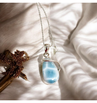 Pendentif en Larimar Sertissage Argent à Volute , élégance Bleu Lagon
