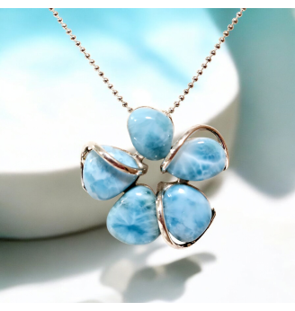 Pendentif en Larimar, sertissage Fleur en Argent massif 925 .