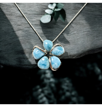 Pendentif en Larimar, sertissage Fleur en Argent massif 925 .