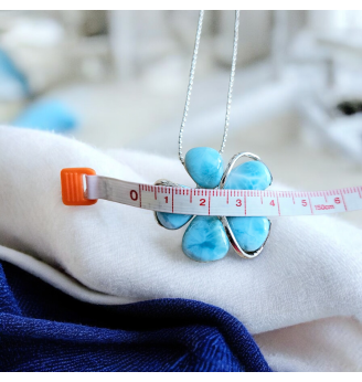 Pendentif en Larimar, sertissage Fleur en Argent massif 925 .