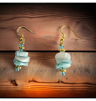 Boucles d’oreilles Larimar baroque – Élégance dorée , douceur apaisante .