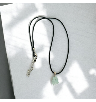 Pendentif en Aigue-Marine brute – Douceur et sérénité