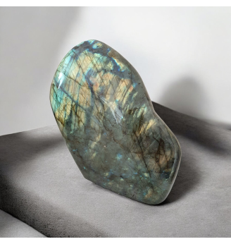 Labradorite naturelle – Pierre de protection et d’harmonie