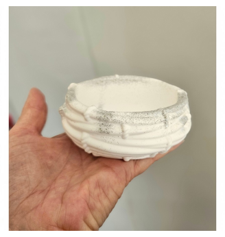 Coupelle à bijoux forme nid – résine blanche pailletée .